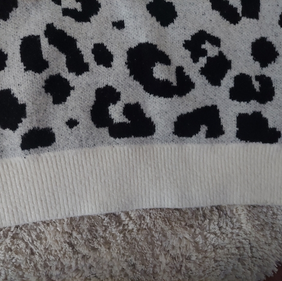 Sweet Lovely By Jen Long Sleeve v-neck sweater - Picture 3 of 5